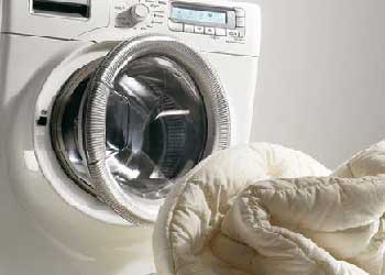 Как стирать пуховик в стиральной машине, чтобы пух не сбивался