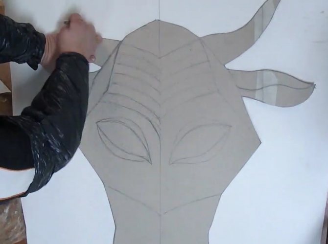 Маска из полиэфирной смолы