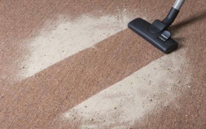 Очищение ковра сухим способом - завершающий этап с пылесосом
