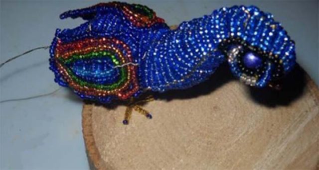 Плетение главных деталей павлина