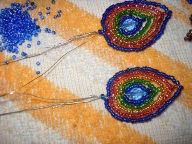 Плетение главных деталей павлина