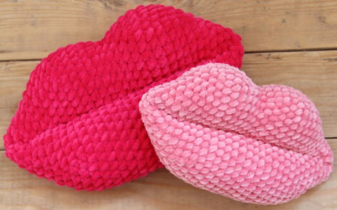 подушки в форме губ из плюшевой пряжи