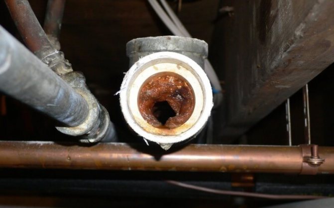 Преимущества и недостатки прочистки засоров каустической содой