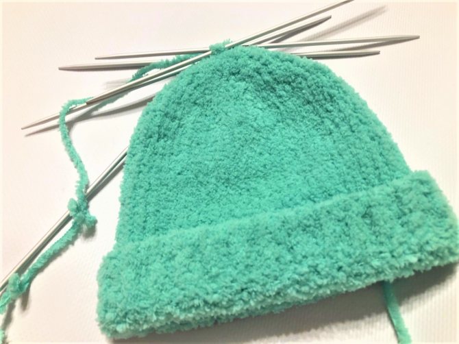 Вязание из плюшевой пряжи для новорожденных